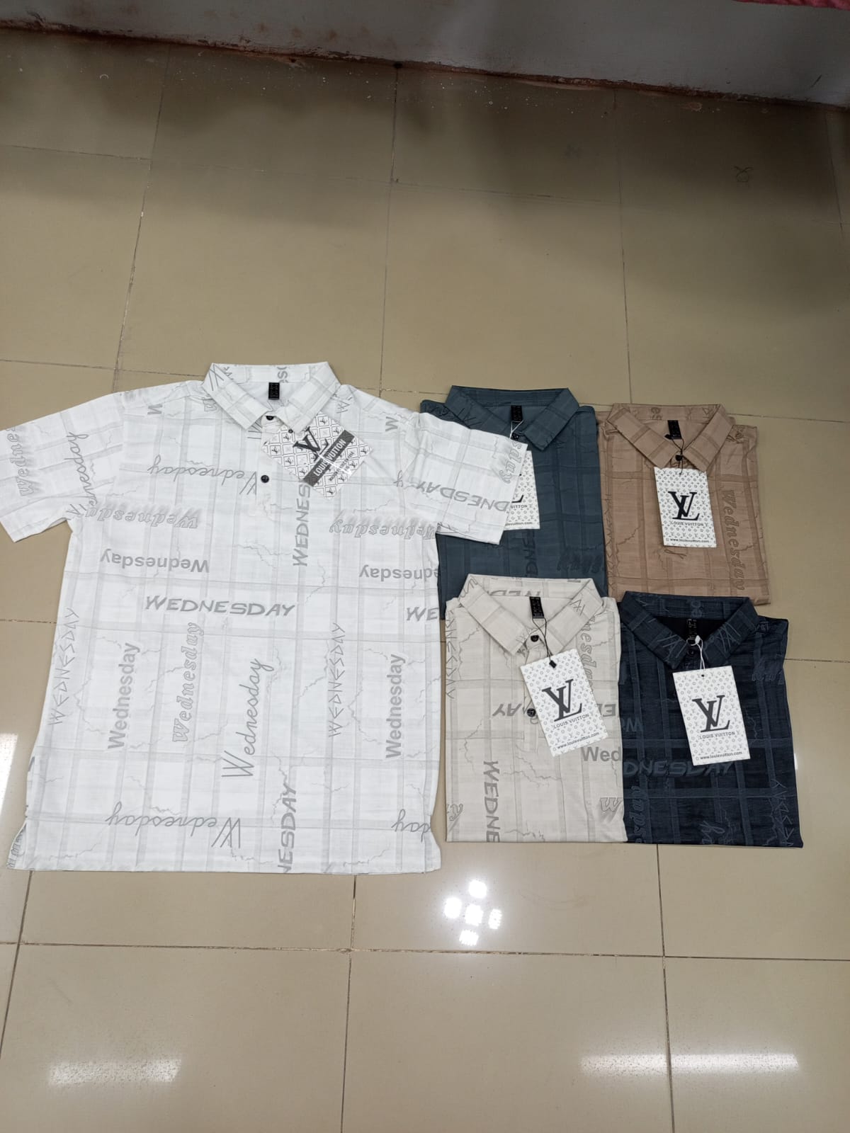 SHORT- SLEEVE CASUAL SHIRT .