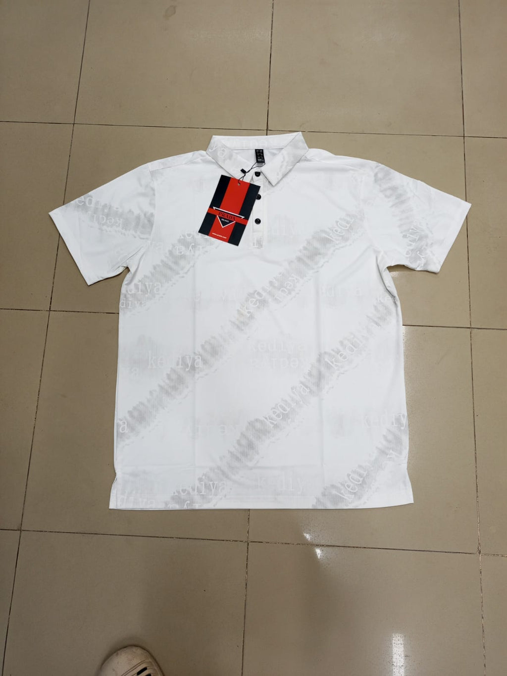 SHORT- SLEEVE CASUAL SHIRT .