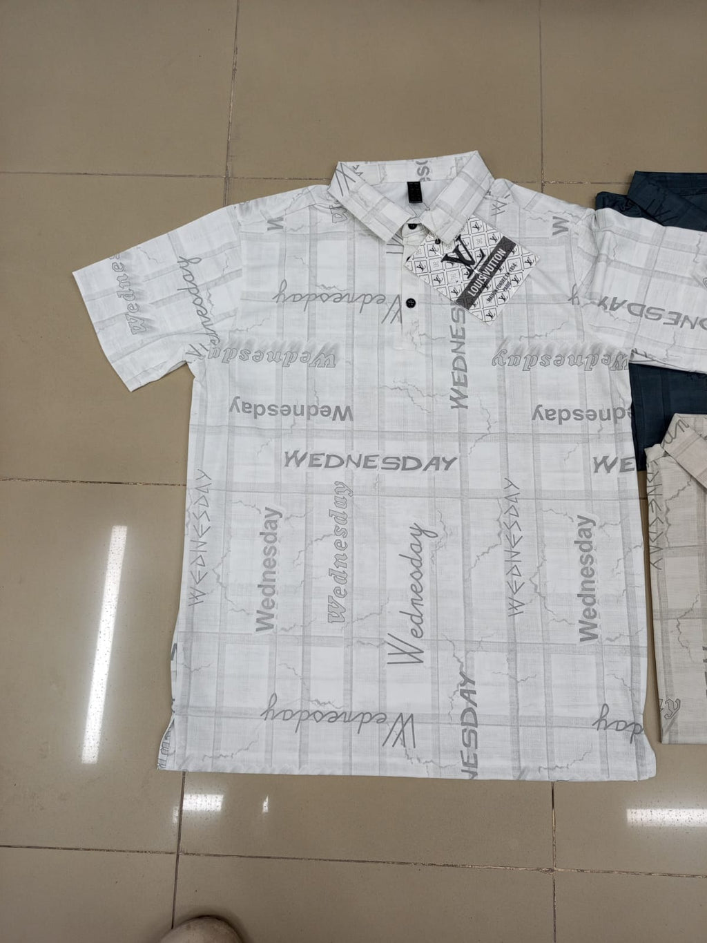 SHORT- SLEEVE CASUAL SHIRT .