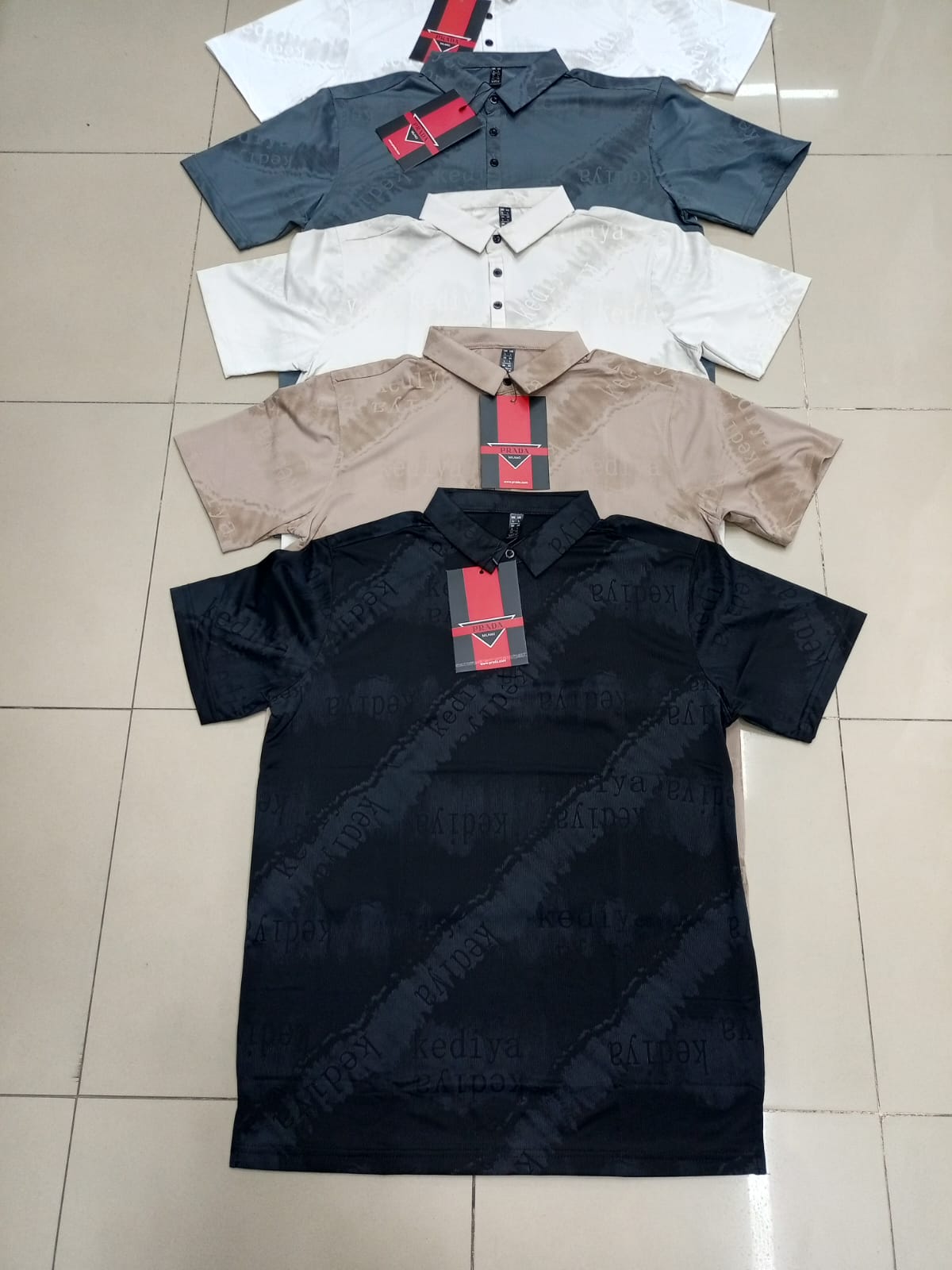SHORT- SLEEVE CASUAL SHIRT .